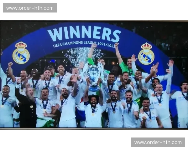 红黑战袍与银河战舰：欧冠赛场上的永恒传奇与宿命对决